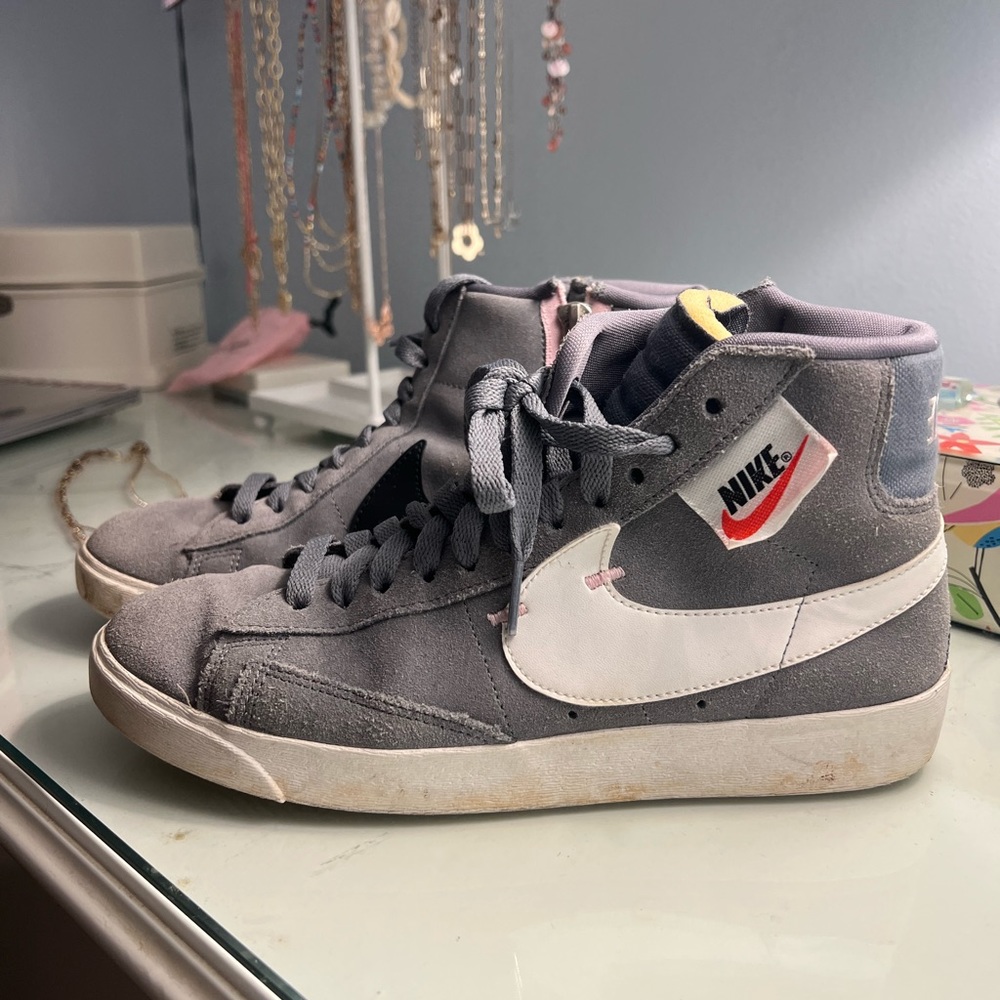 gray and pink nike blazers with zipper